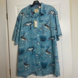 NWT Blue fish print short sleeve button down light weight material size XL